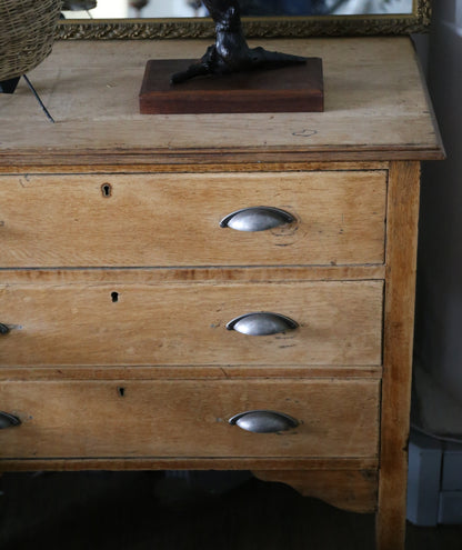 Vintage Chest of Drawers 01