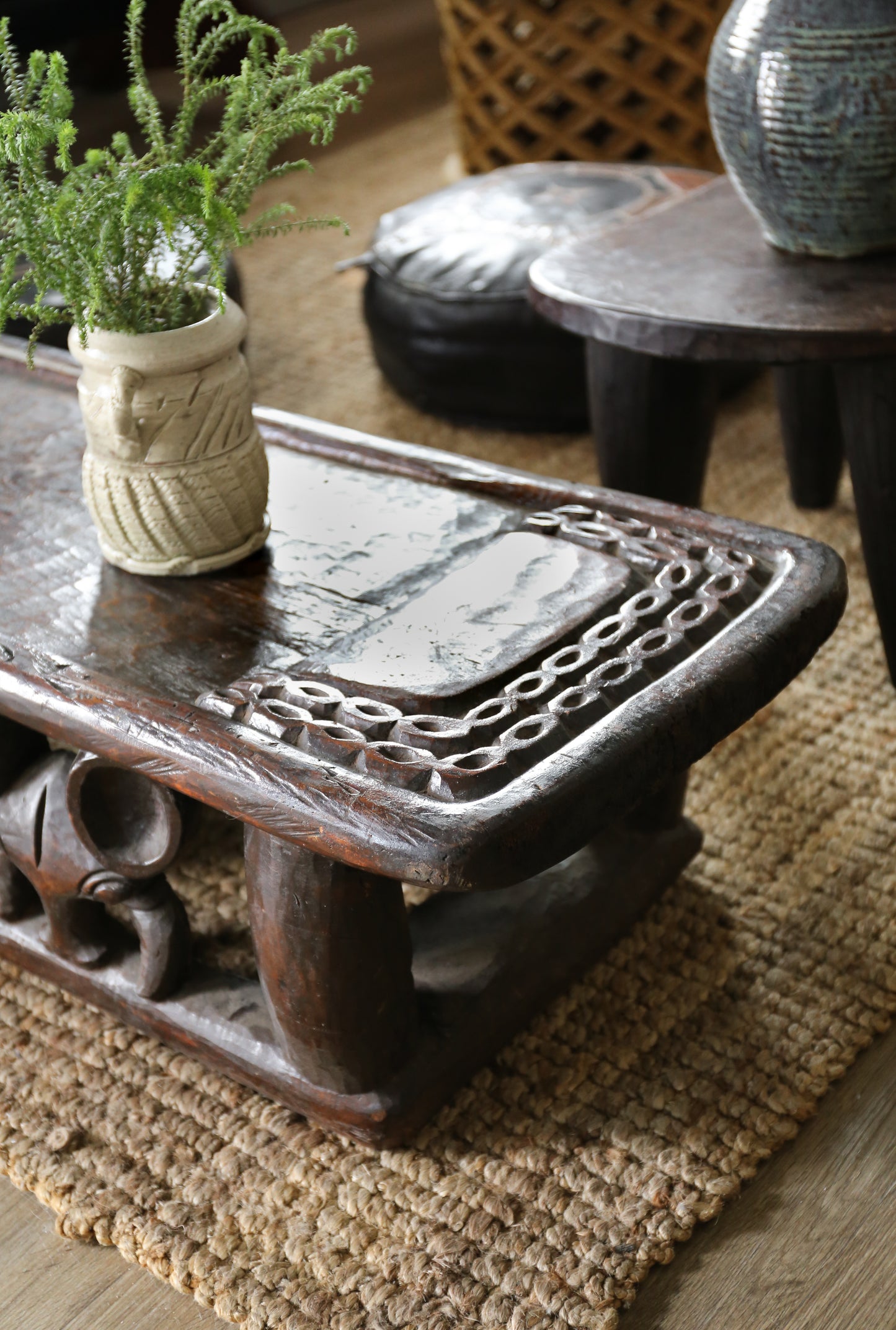 Noxu Carved Coffee Table/Bench