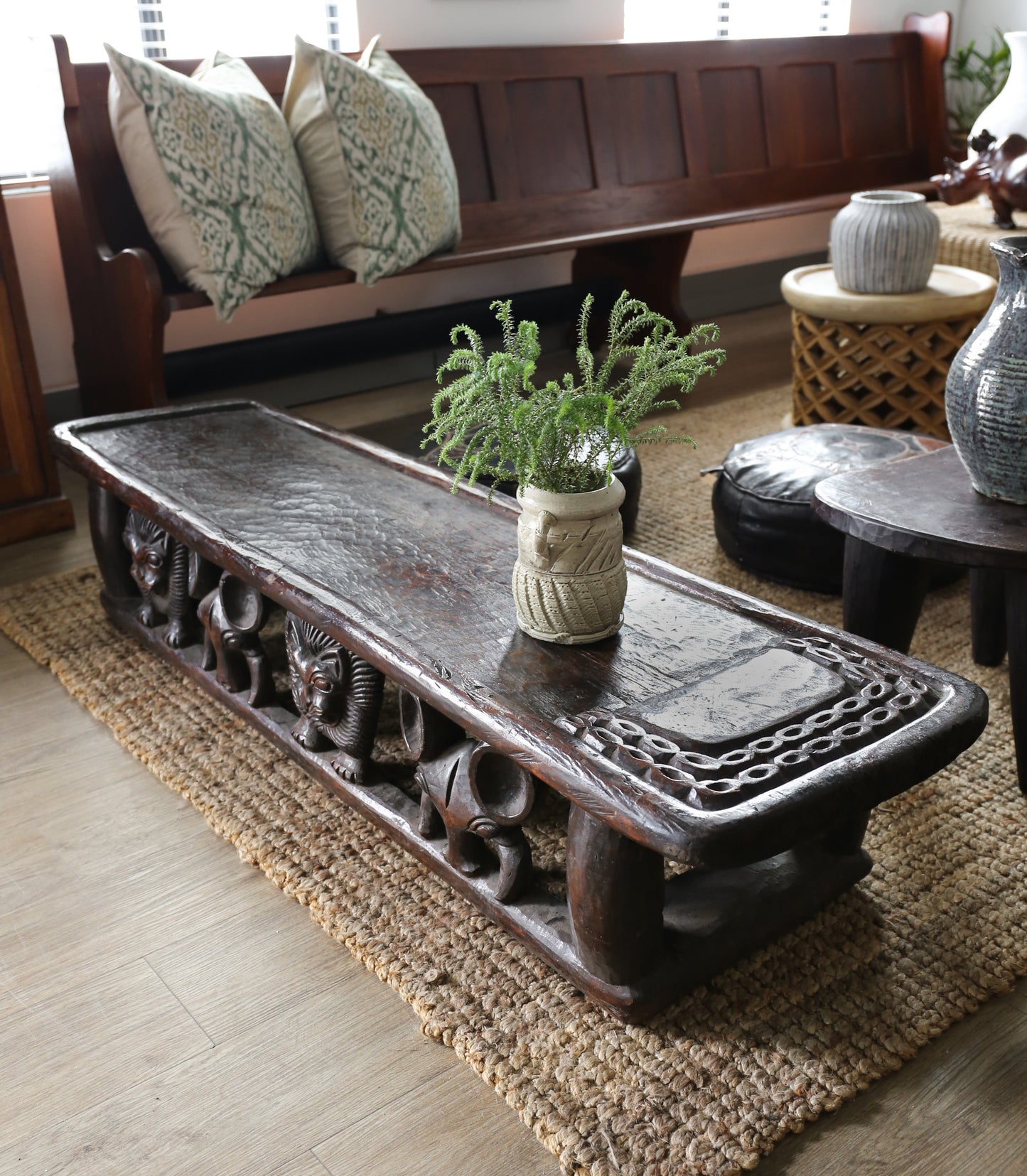 Noxu Carved Coffee Table/Bench