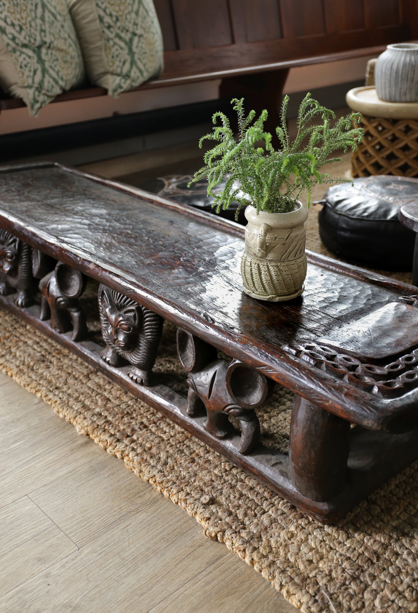 Noxu Carved Coffee Table/Bench